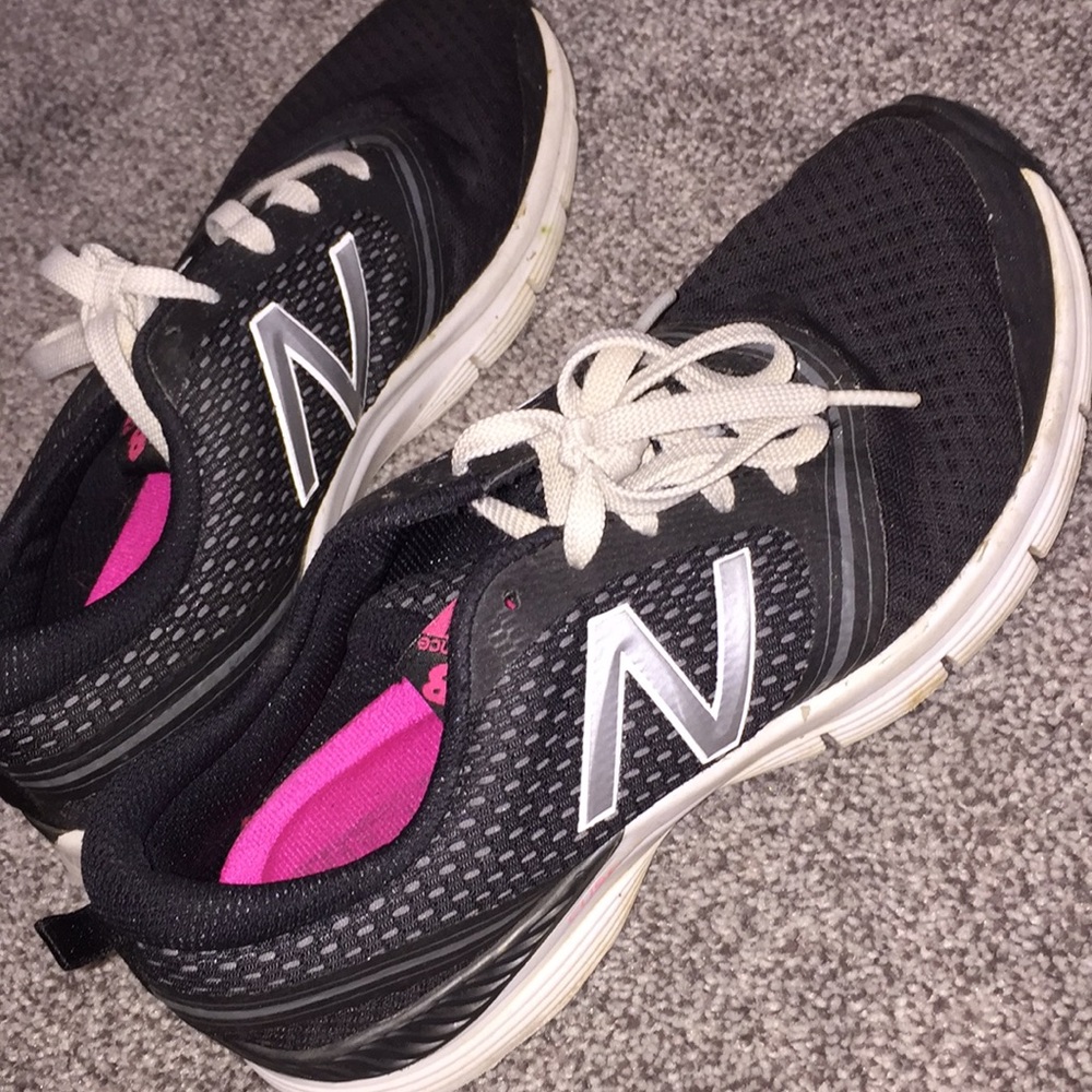 New balance tennis shoes